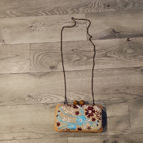 Embroidered Chain Strap Clutch - Multicolor EUC - Picture 2 of 8